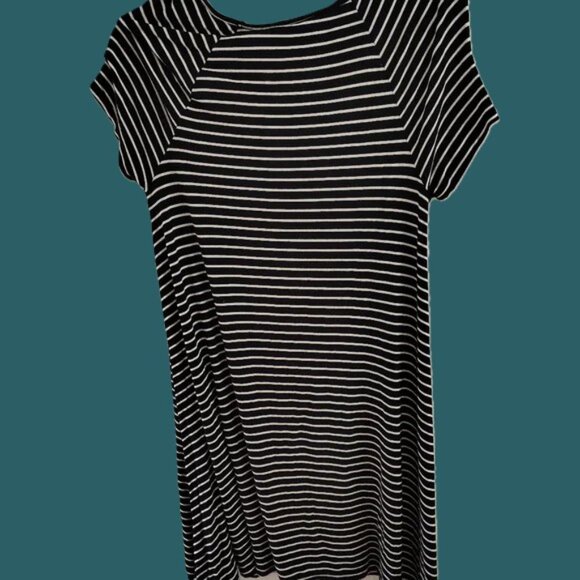 Black and White Stripped Old Navy Top - Picture 12 of 12